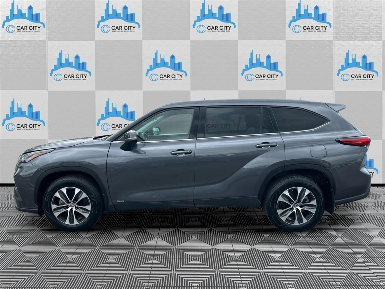 Toyota Highlander Hybrid XLE AWD 2022