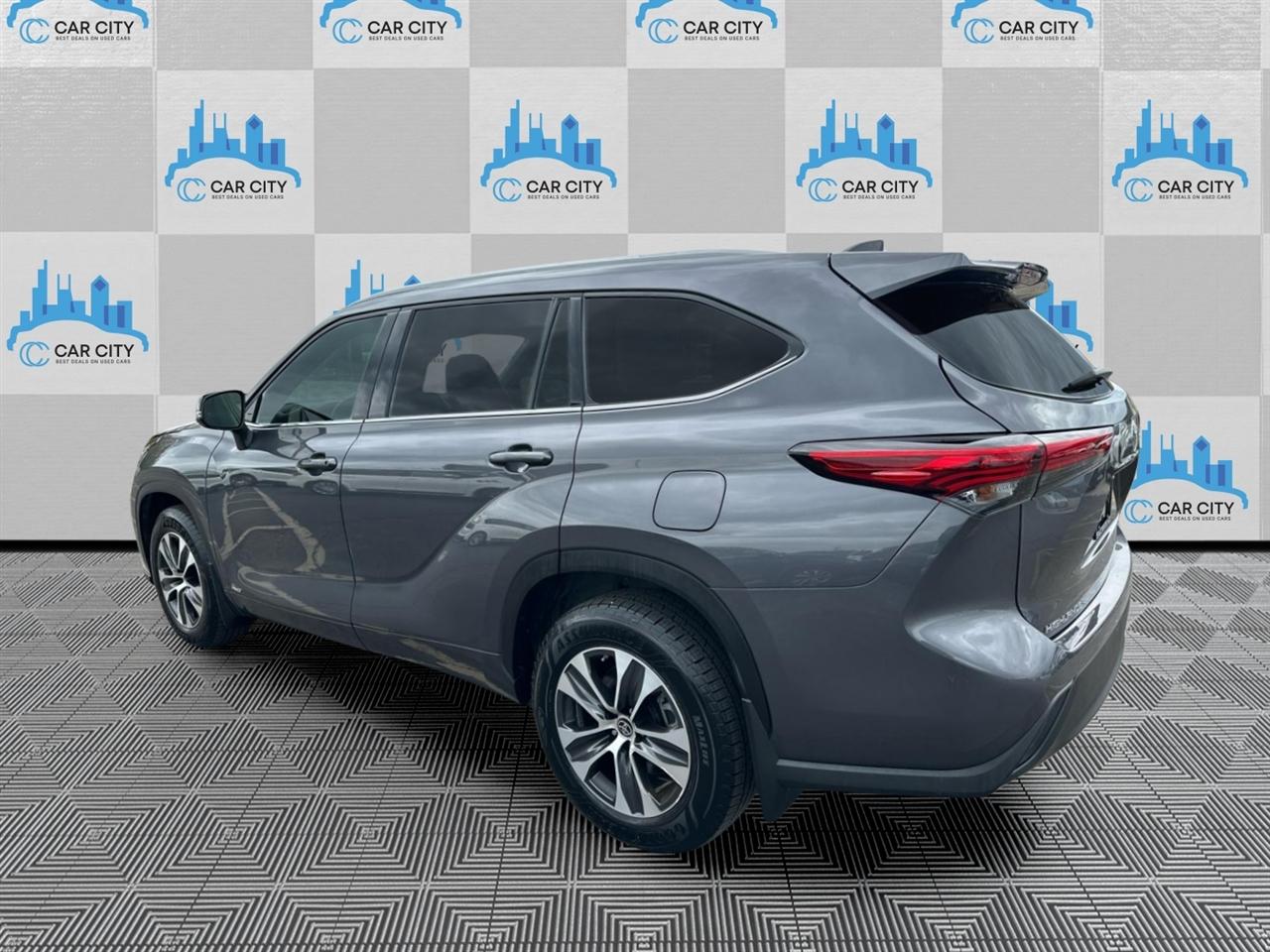 Toyota Highlander Hybrid XLE AWD 2022
