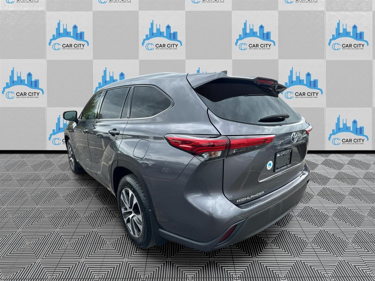 Toyota Highlander Hybrid XLE AWD 2022