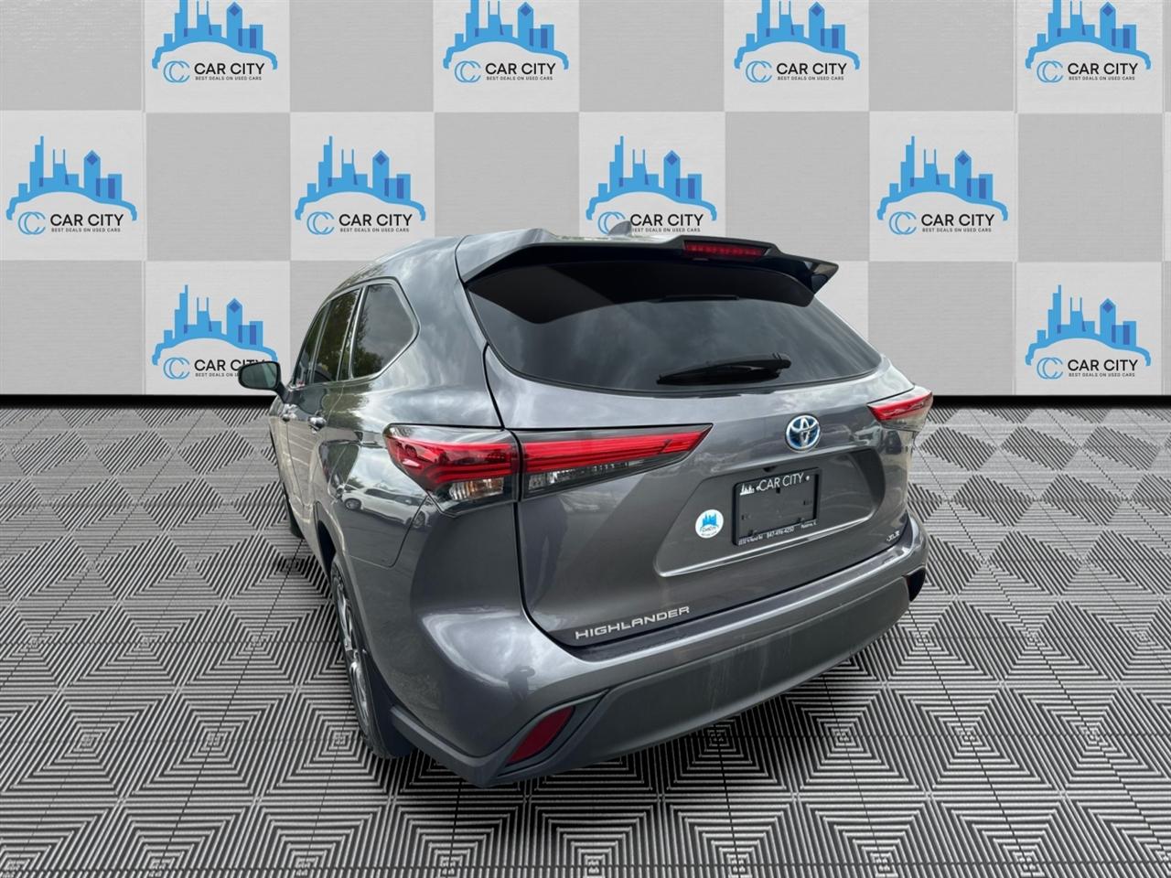 Toyota Highlander Hybrid XLE AWD 2022