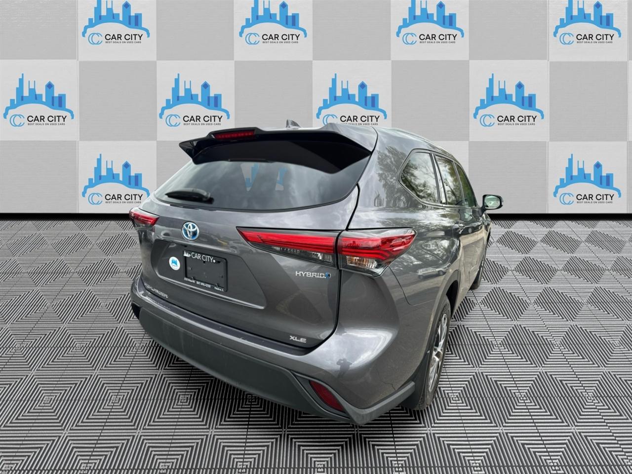 Toyota Highlander Hybrid XLE AWD 2022