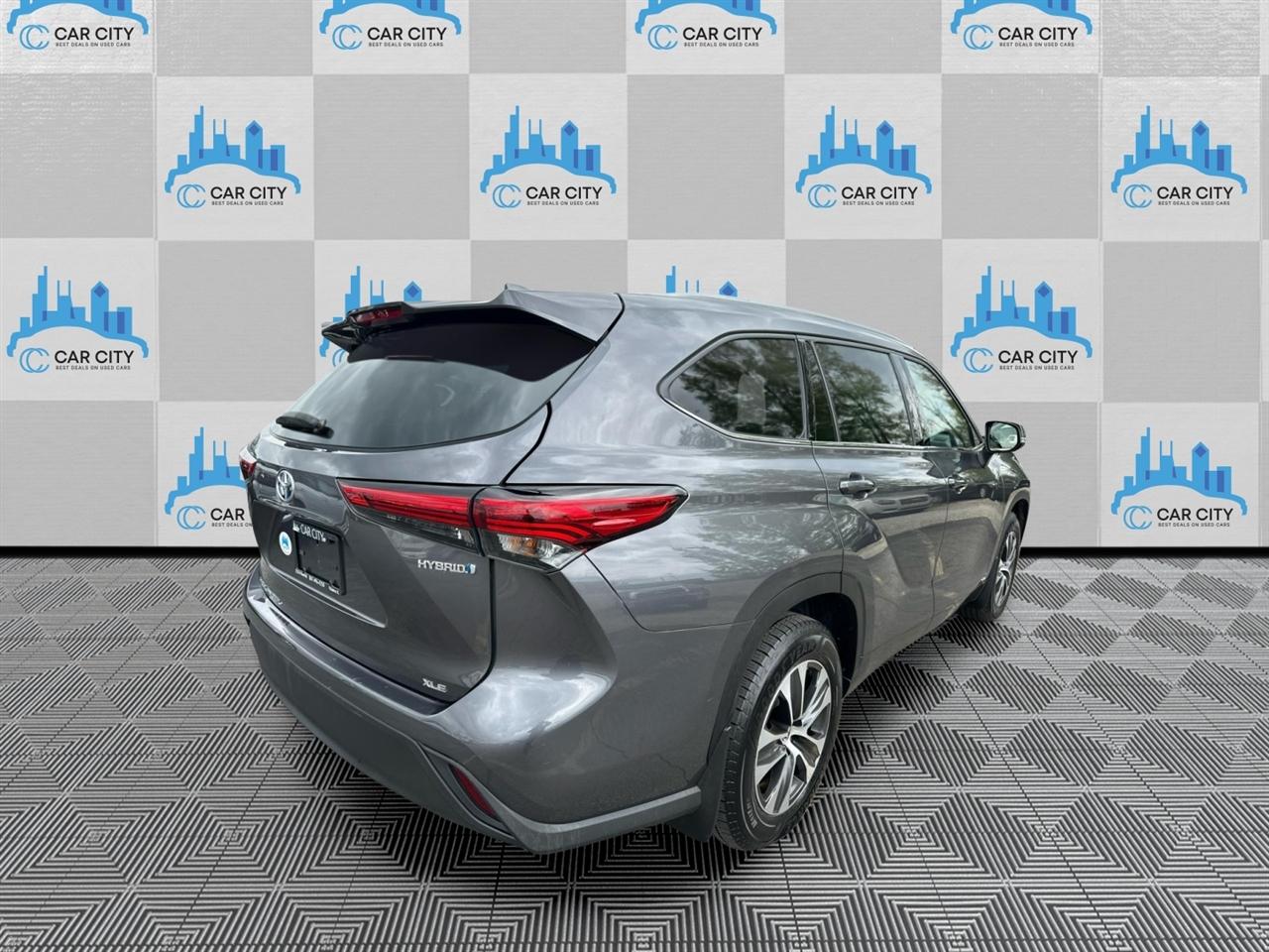 Toyota Highlander Hybrid XLE AWD 2022