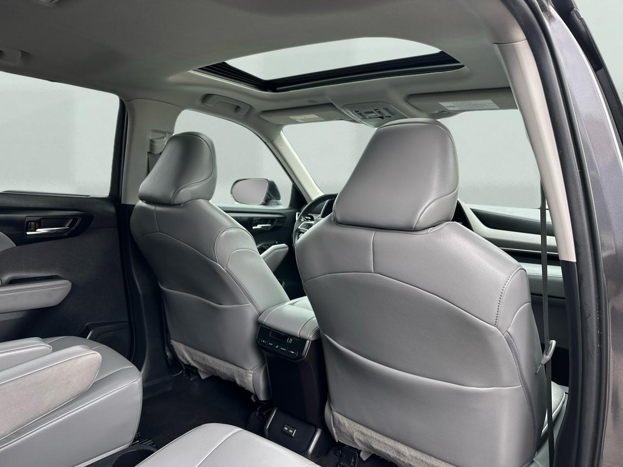 Toyota Highlander Hybrid XLE AWD 2022