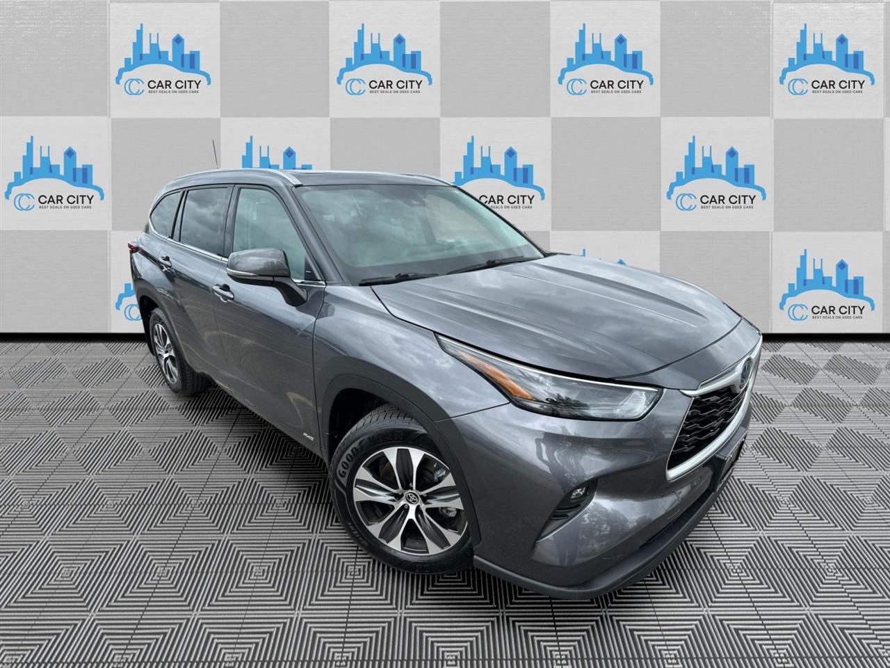 Toyota Highlander Hybrid XLE AWD 2022