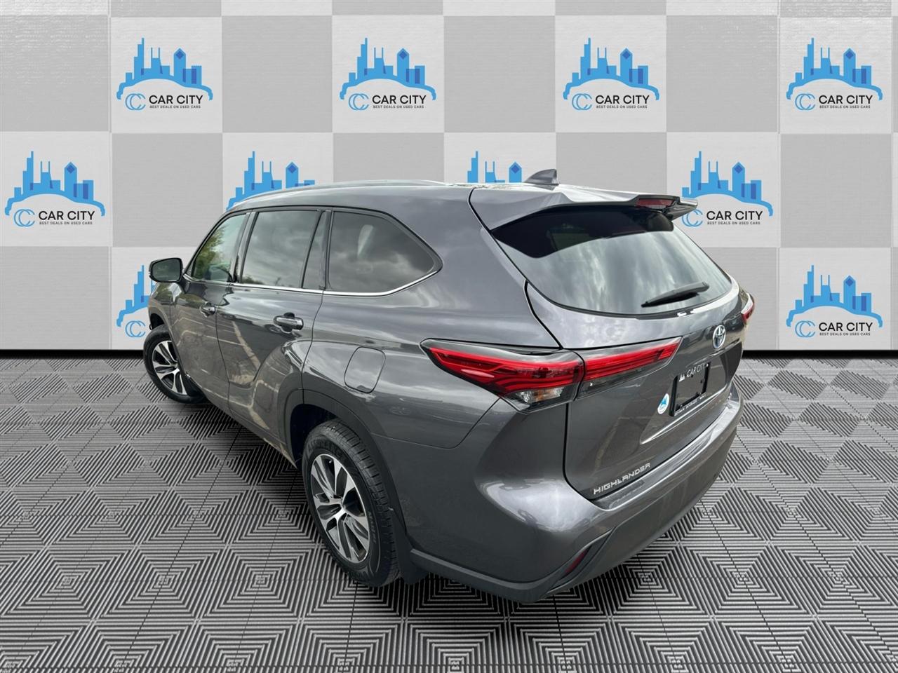 Toyota Highlander Hybrid XLE AWD 2022