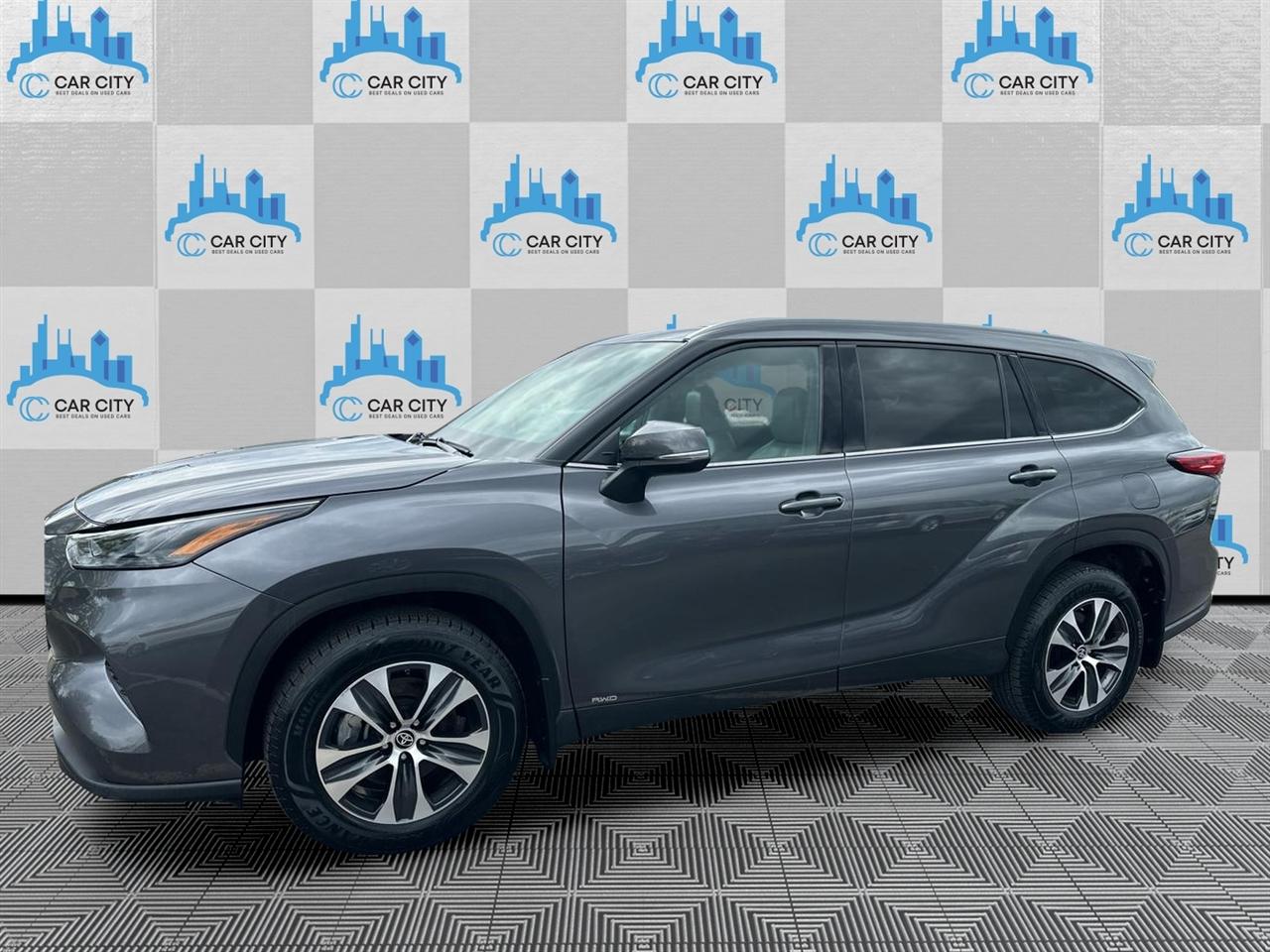 Toyota Highlander Hybrid XLE AWD 2022