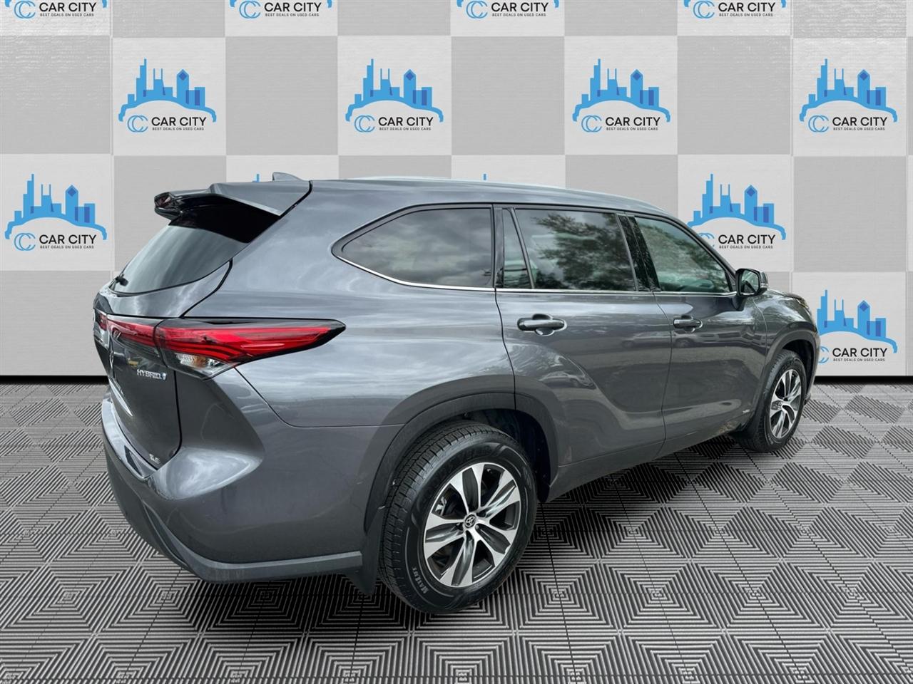 Toyota Highlander Hybrid XLE AWD 2022