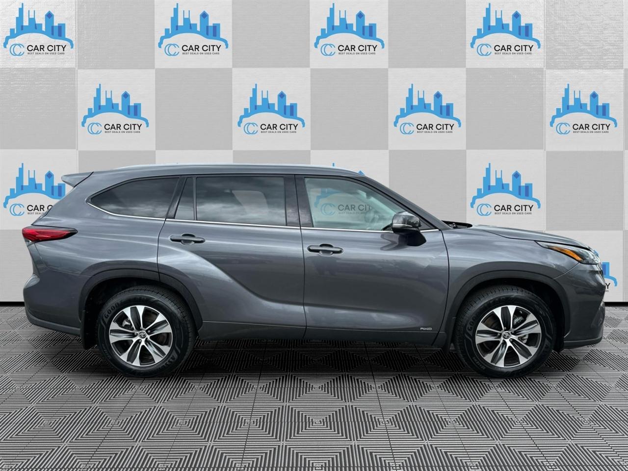 Toyota Highlander Hybrid XLE AWD 2022