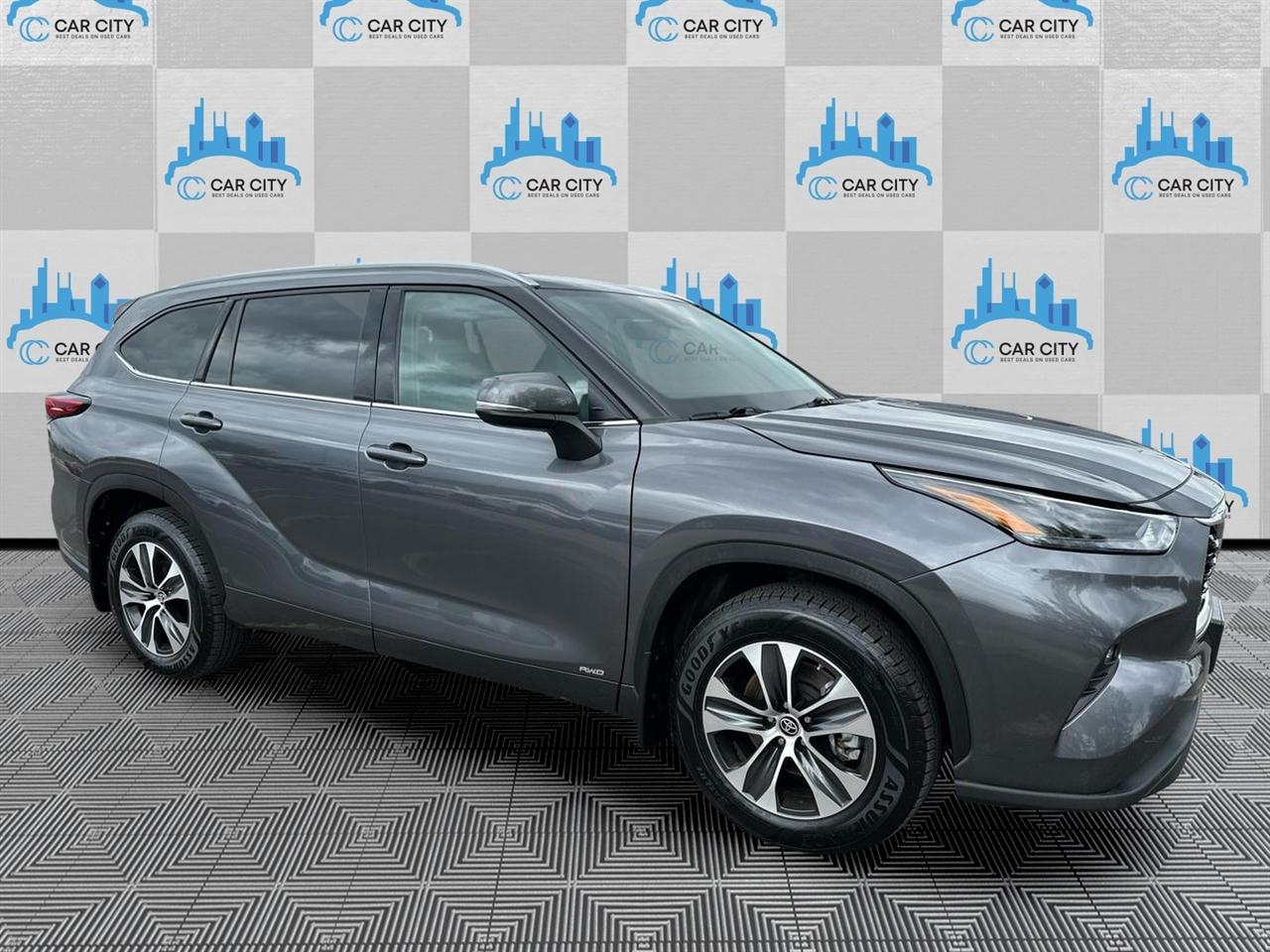 Toyota Highlander Hybrid XLE AWD 2022