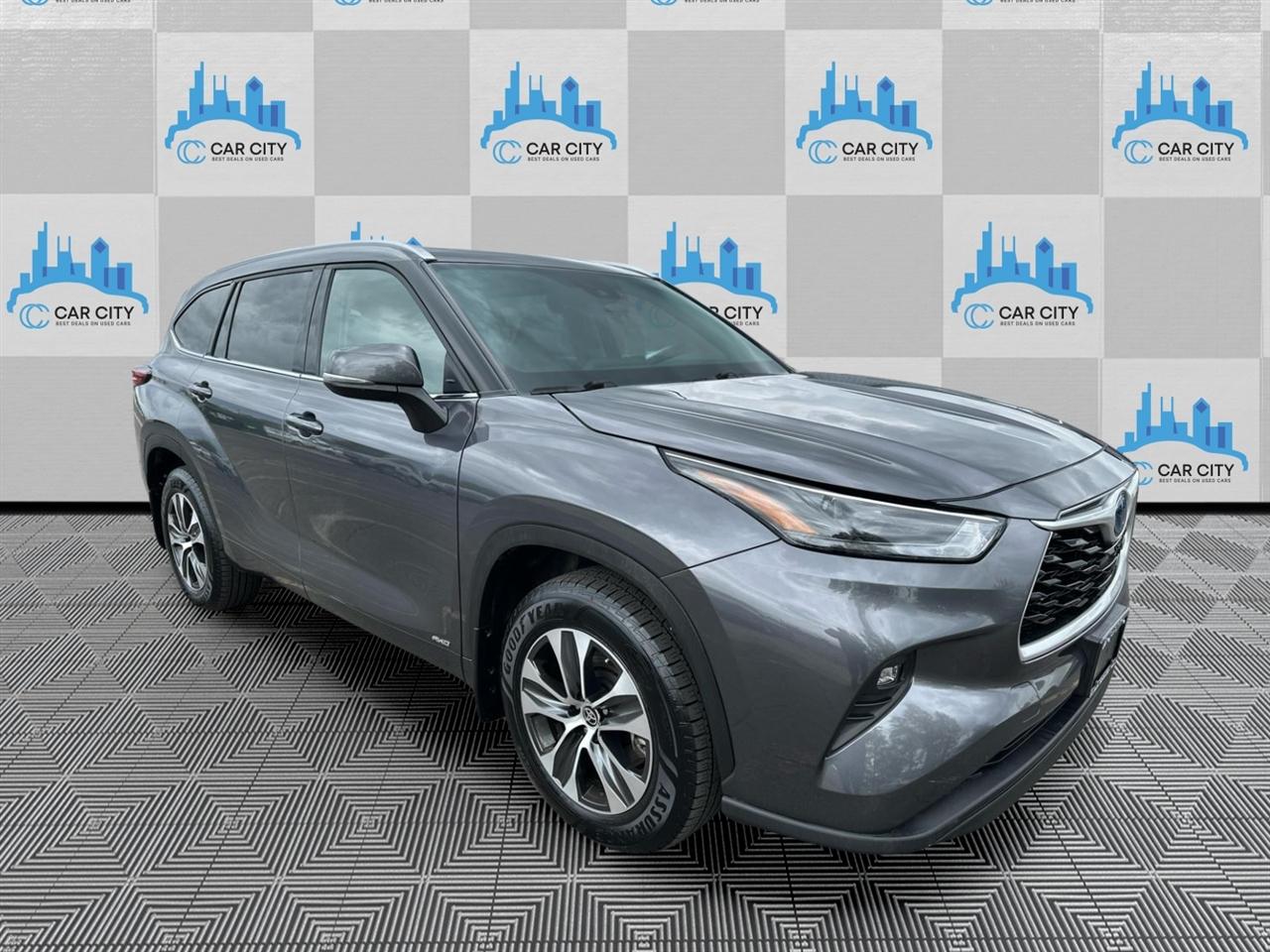 Toyota Highlander Hybrid XLE AWD 2022