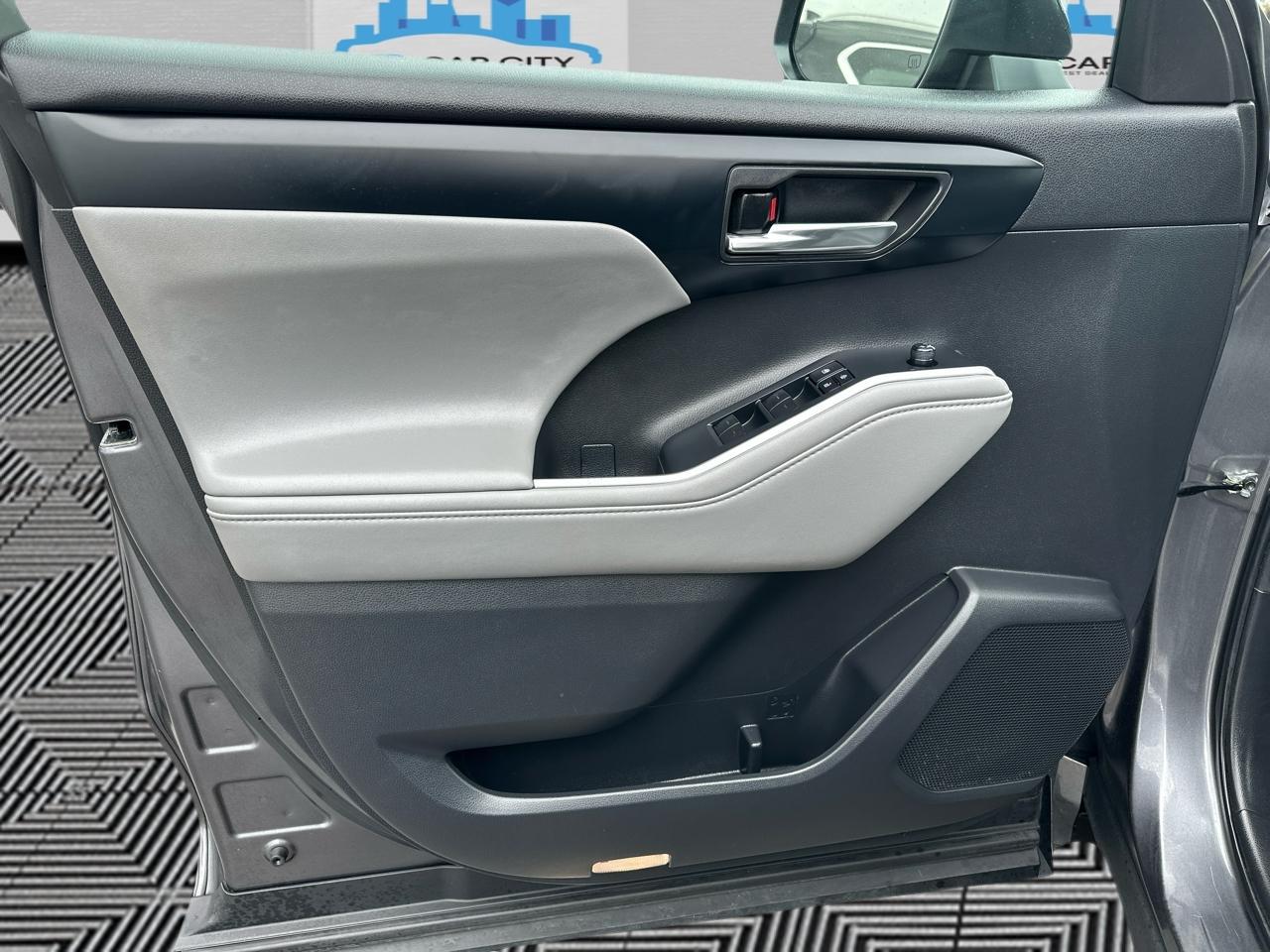 Toyota Highlander Hybrid XLE AWD 2022