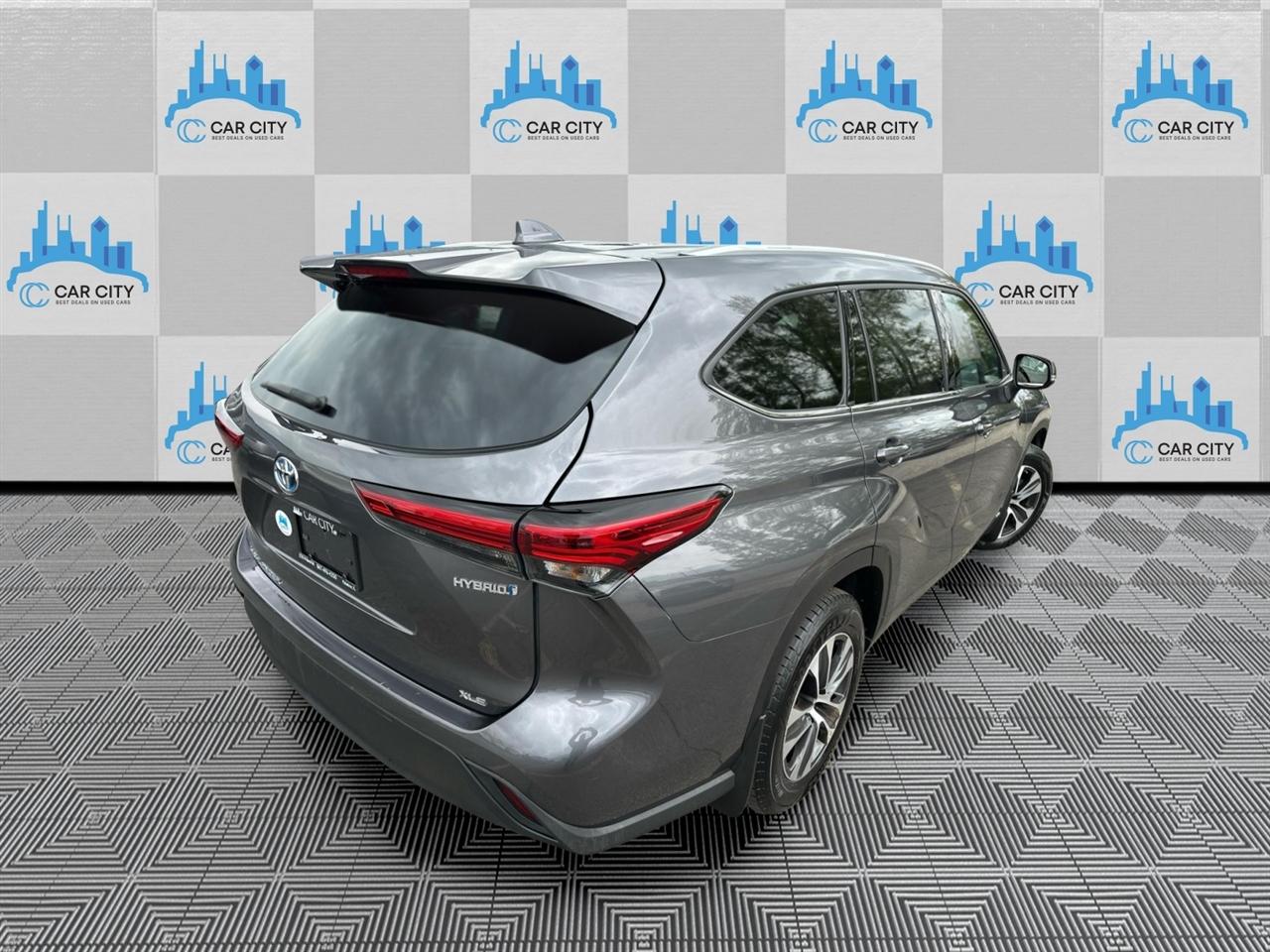 Toyota Highlander Hybrid XLE AWD 2022