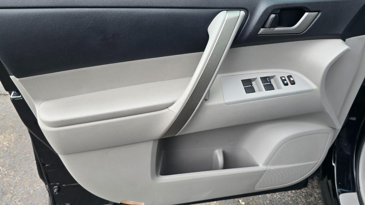 Toyota Highlander SE AWD V6 2013