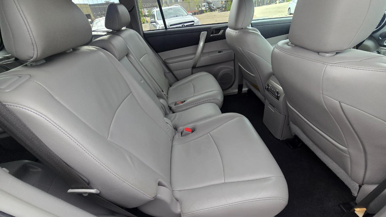 Toyota Highlander SE AWD V6 2013