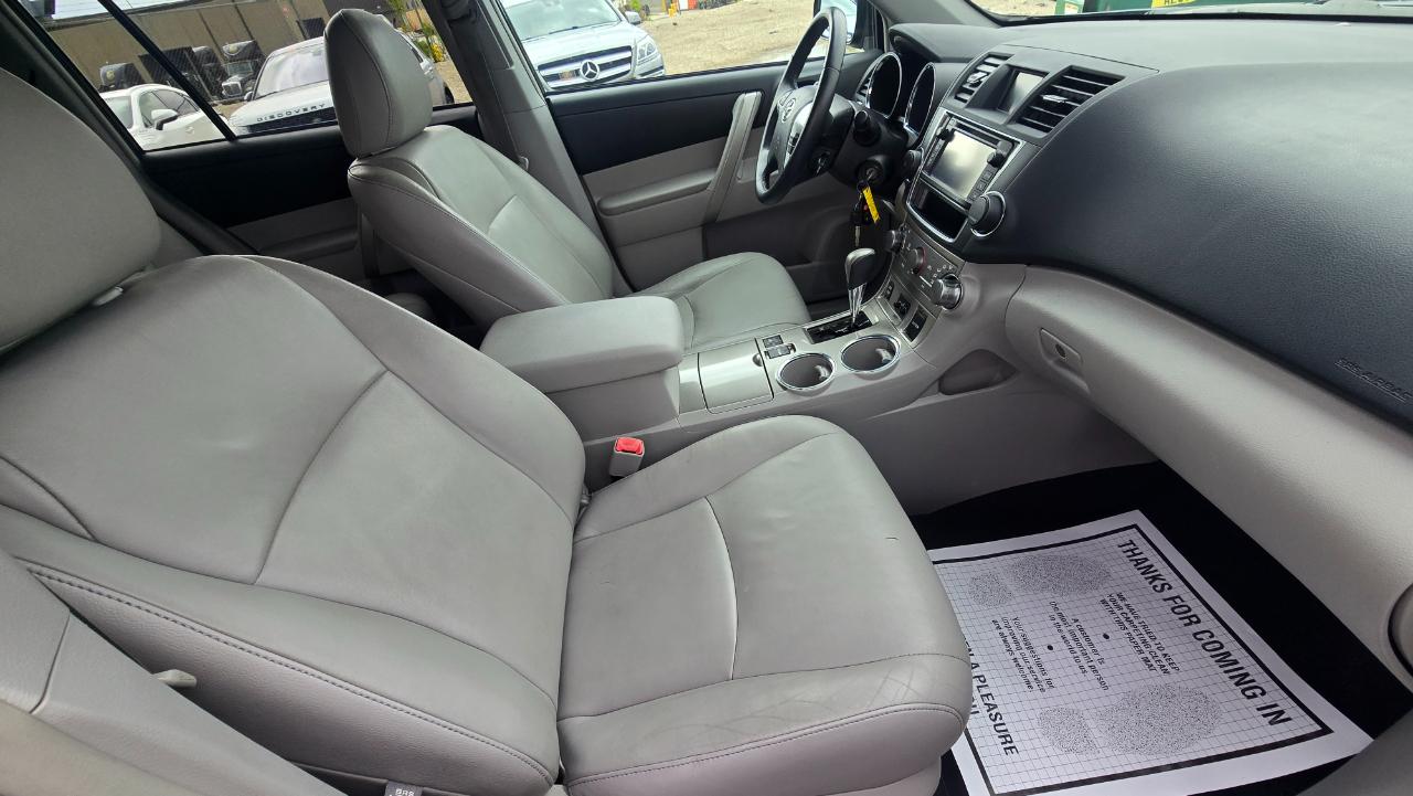 Toyota Highlander SE AWD V6 2013