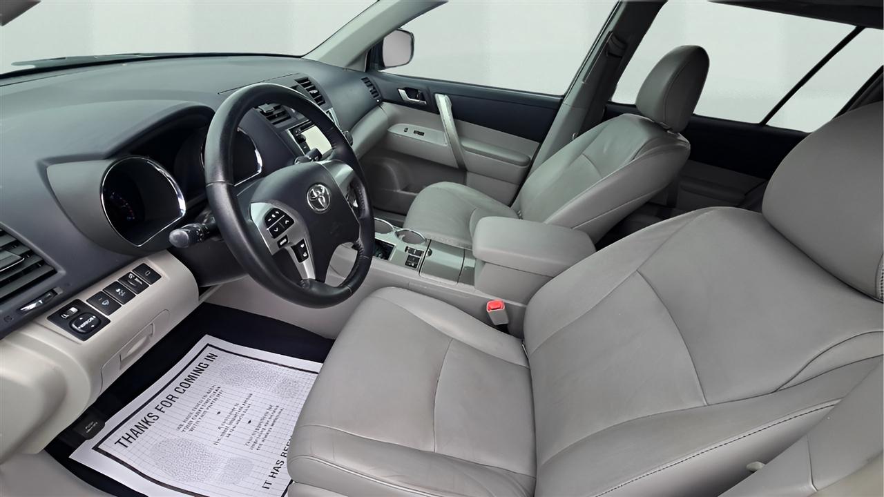 Toyota Highlander SE AWD V6 2013