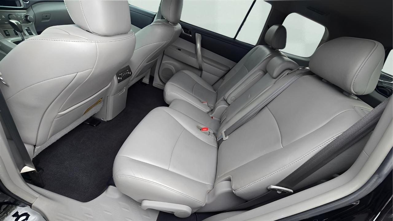 Toyota Highlander SE AWD V6 2013