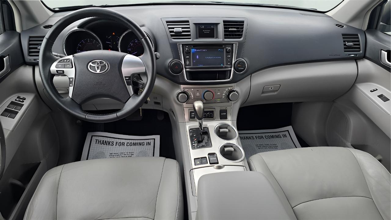 Toyota Highlander SE AWD V6 2013