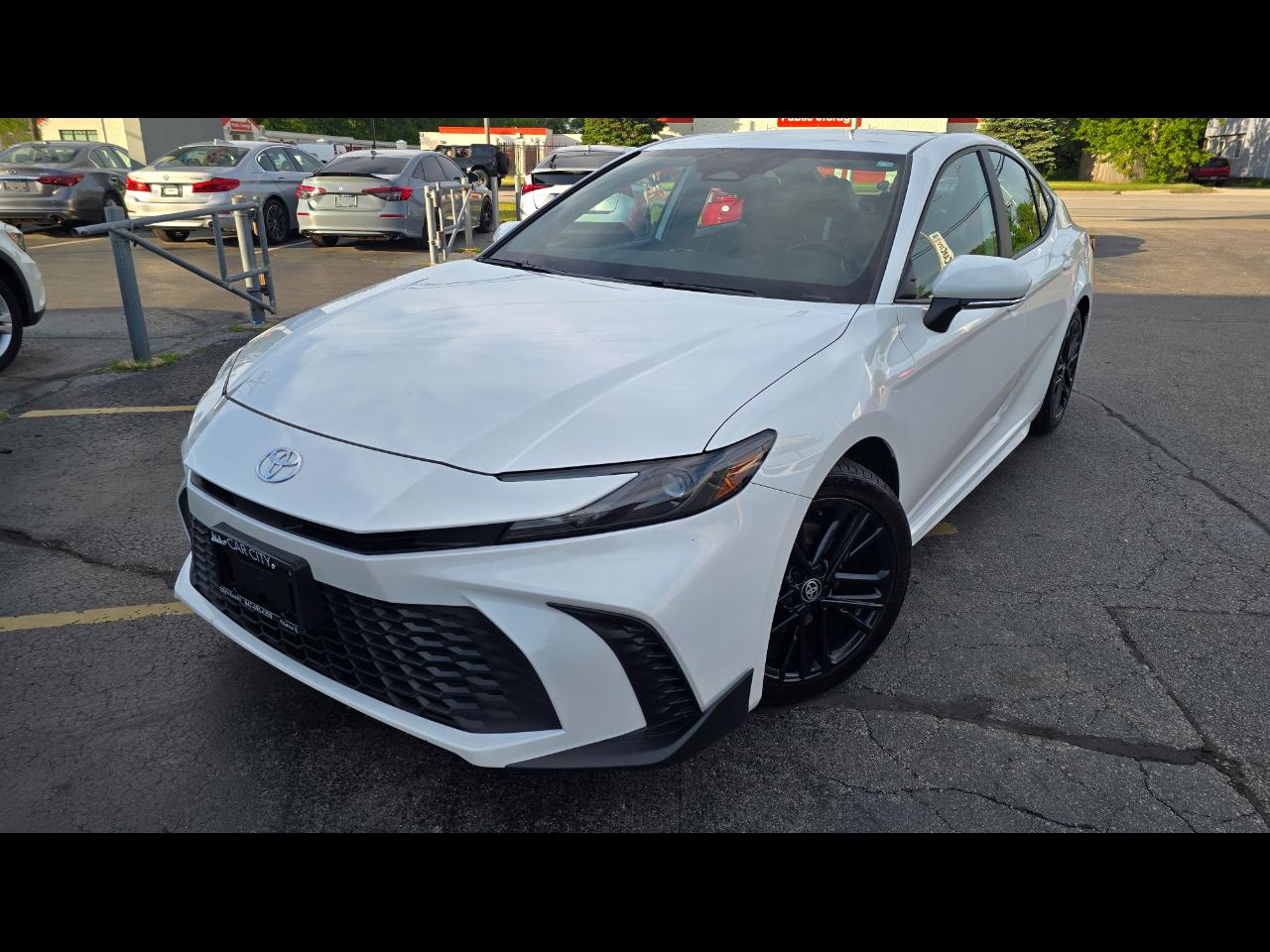 Toyota Camry Hybrid XLE 2025