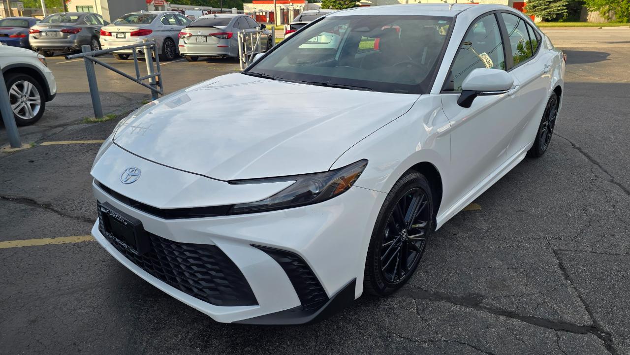 Toyota Camry Hybrid XLE 2025