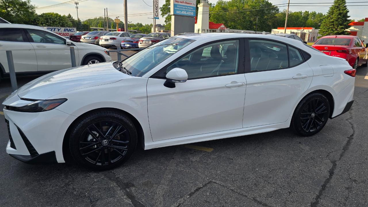 Toyota Camry Hybrid XLE 2025