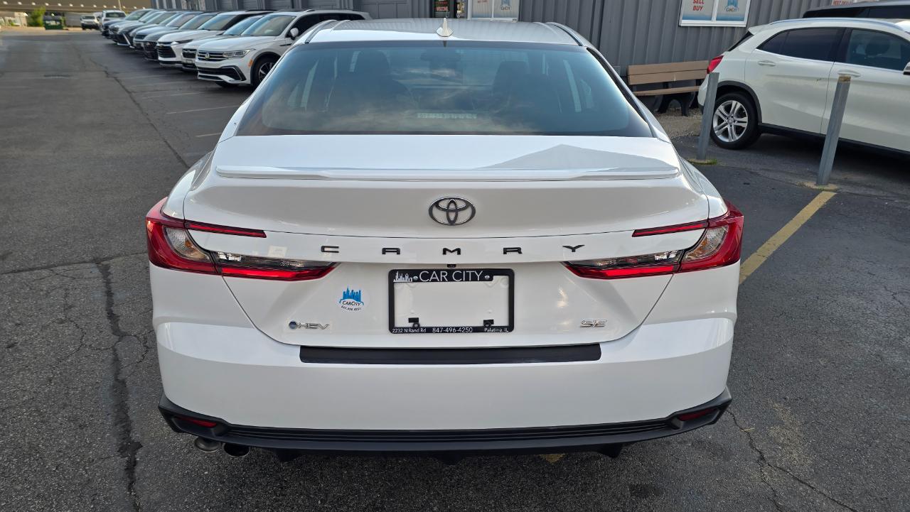 Toyota Camry Hybrid XLE 2025