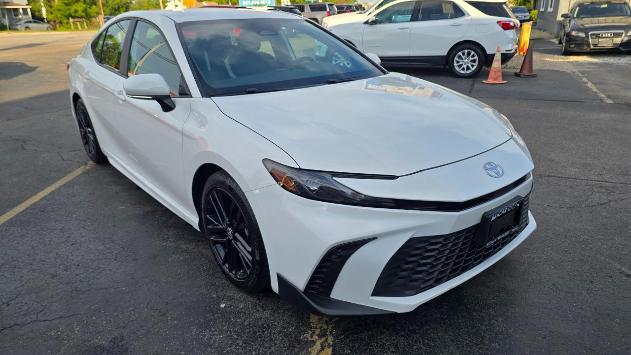 Toyota Camry Hybrid XLE 2025