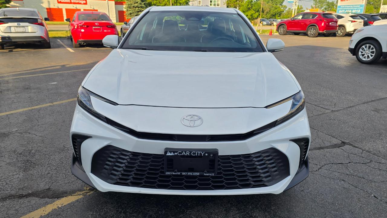 Toyota Camry Hybrid XLE 2025