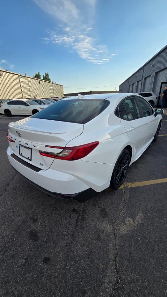 Toyota Camry Hybrid XLE 2025