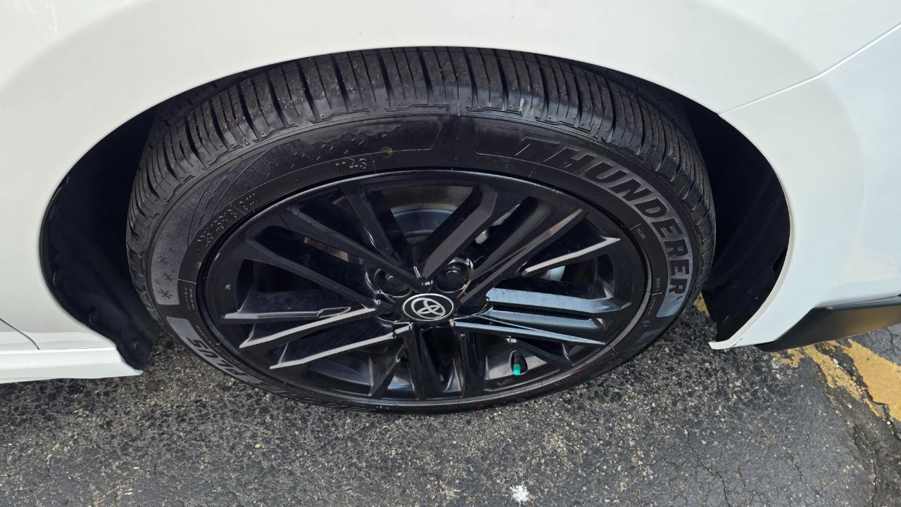 Toyota Camry Hybrid XLE 2025