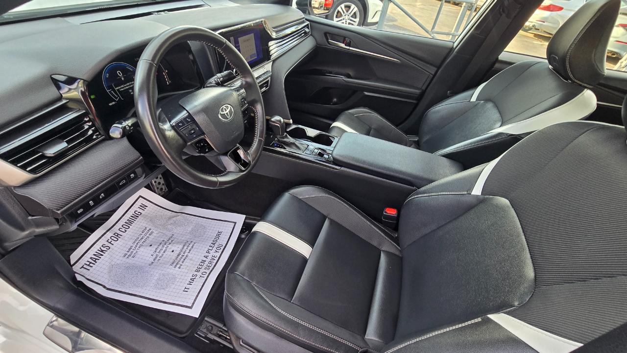 Toyota Camry Hybrid XLE 2025