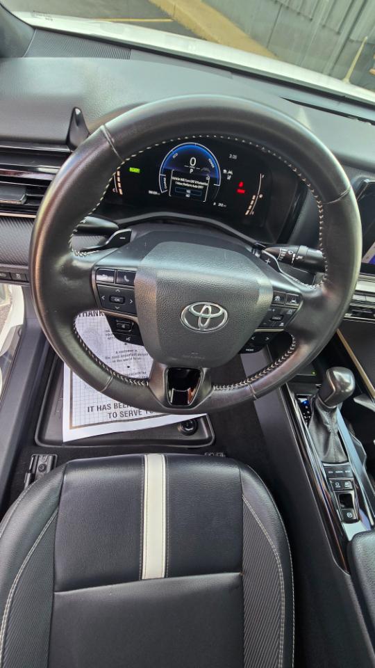 Toyota Camry Hybrid XLE 2025