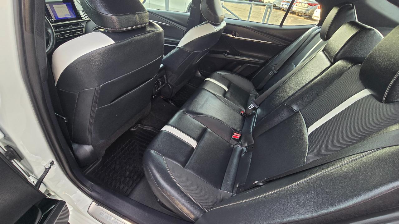 Toyota Camry Hybrid XLE 2025