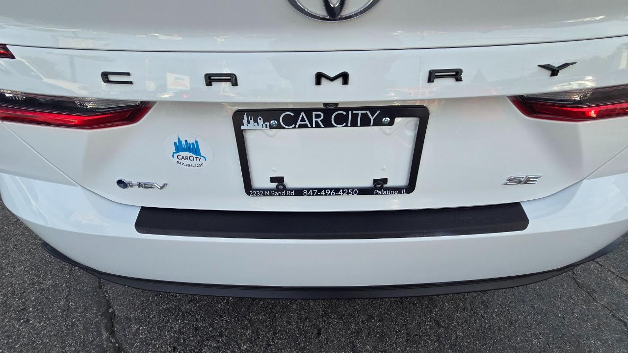Toyota Camry Hybrid XLE 2025