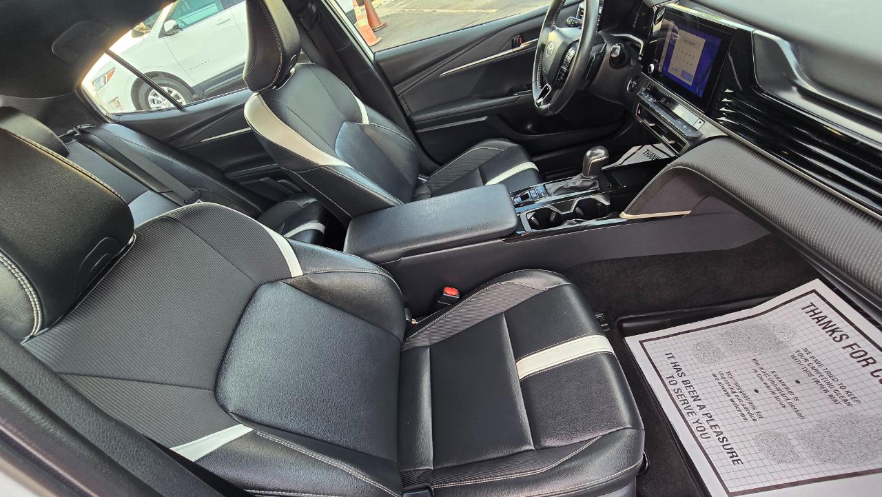 Toyota Camry Hybrid XLE 2025
