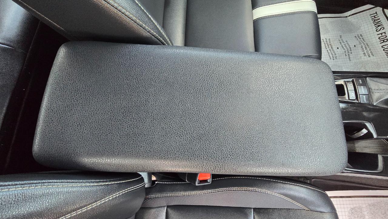 Toyota Camry Hybrid XLE 2025