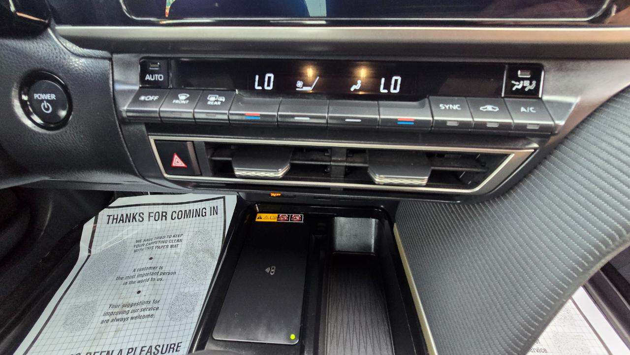 Toyota Camry Hybrid XLE 2025
