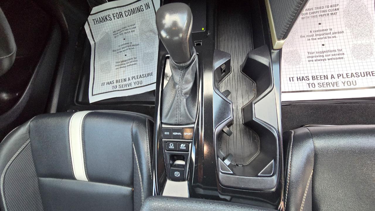 Toyota Camry Hybrid XLE 2025