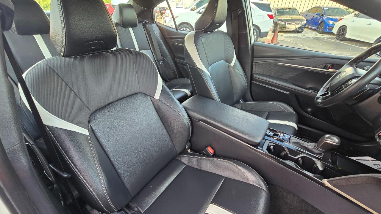 Toyota Camry Hybrid XLE 2025