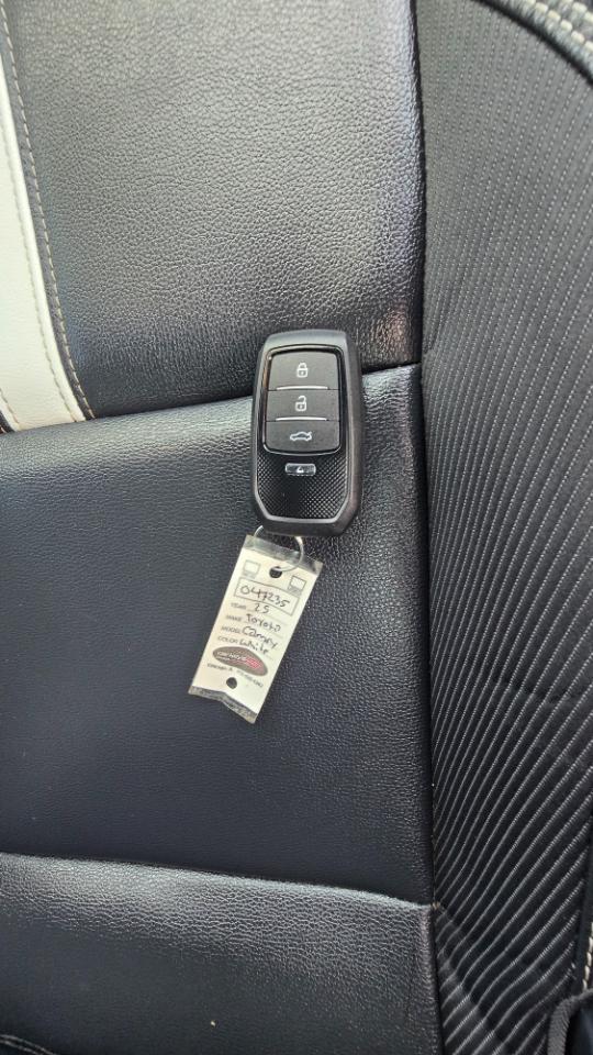 Toyota Camry Hybrid XLE 2025