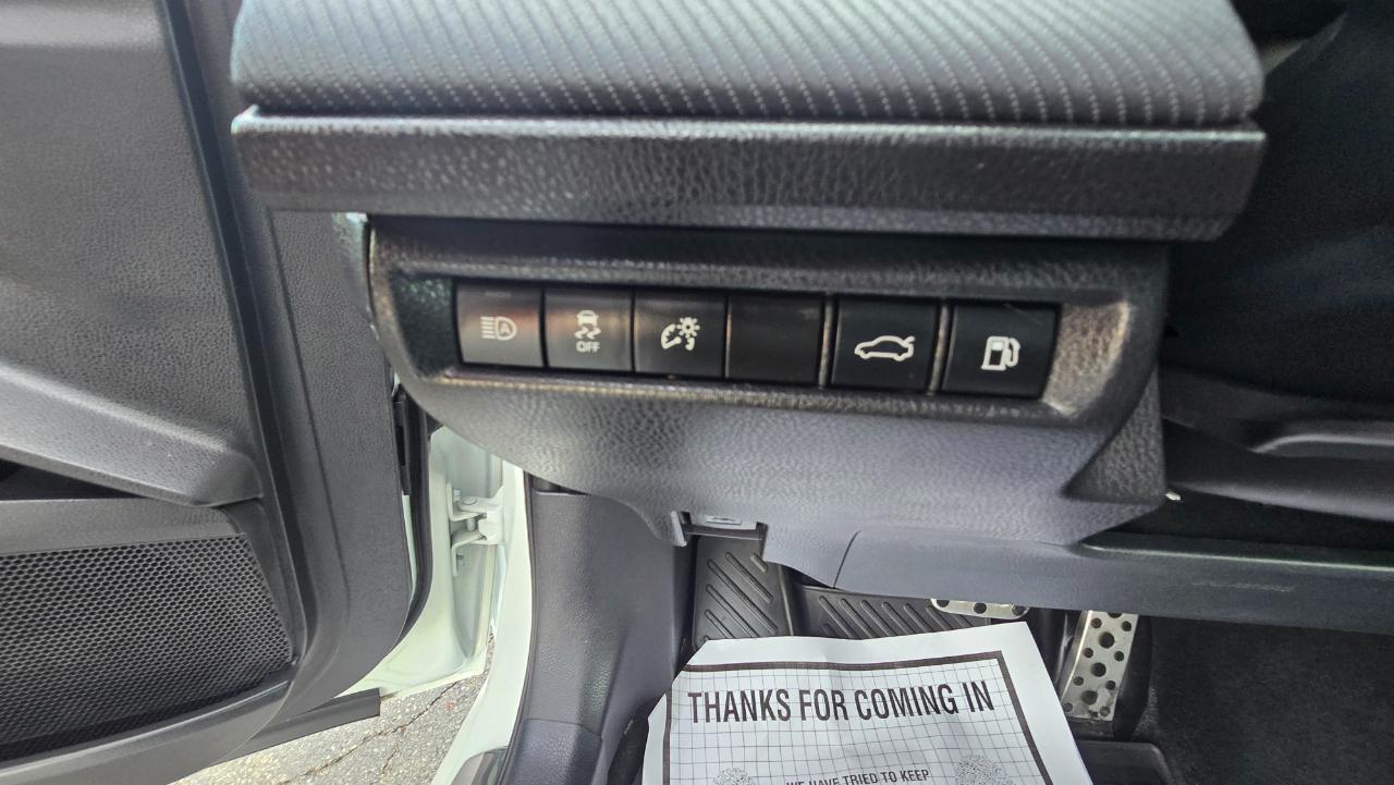 Toyota Camry Hybrid XLE 2025