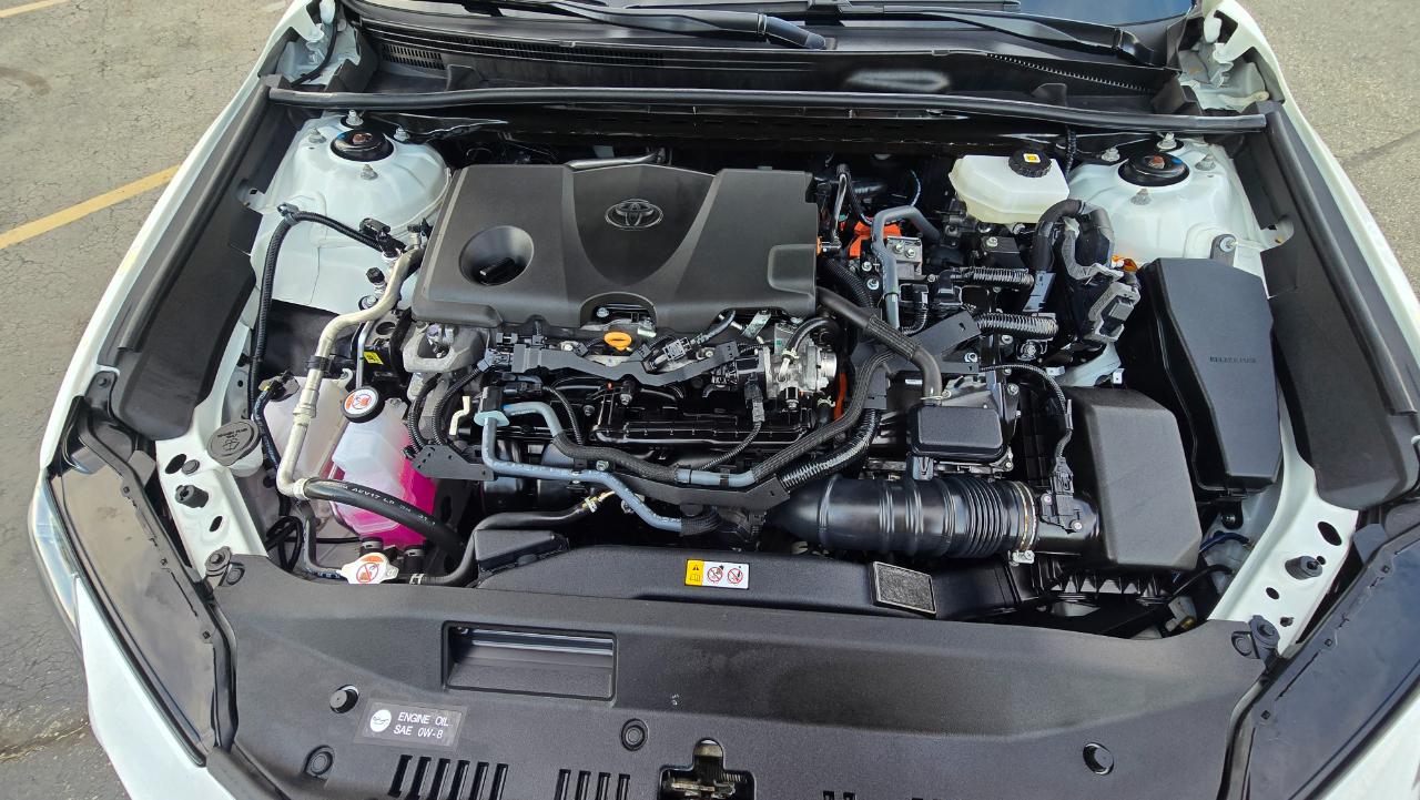 Toyota Camry Hybrid XLE 2025