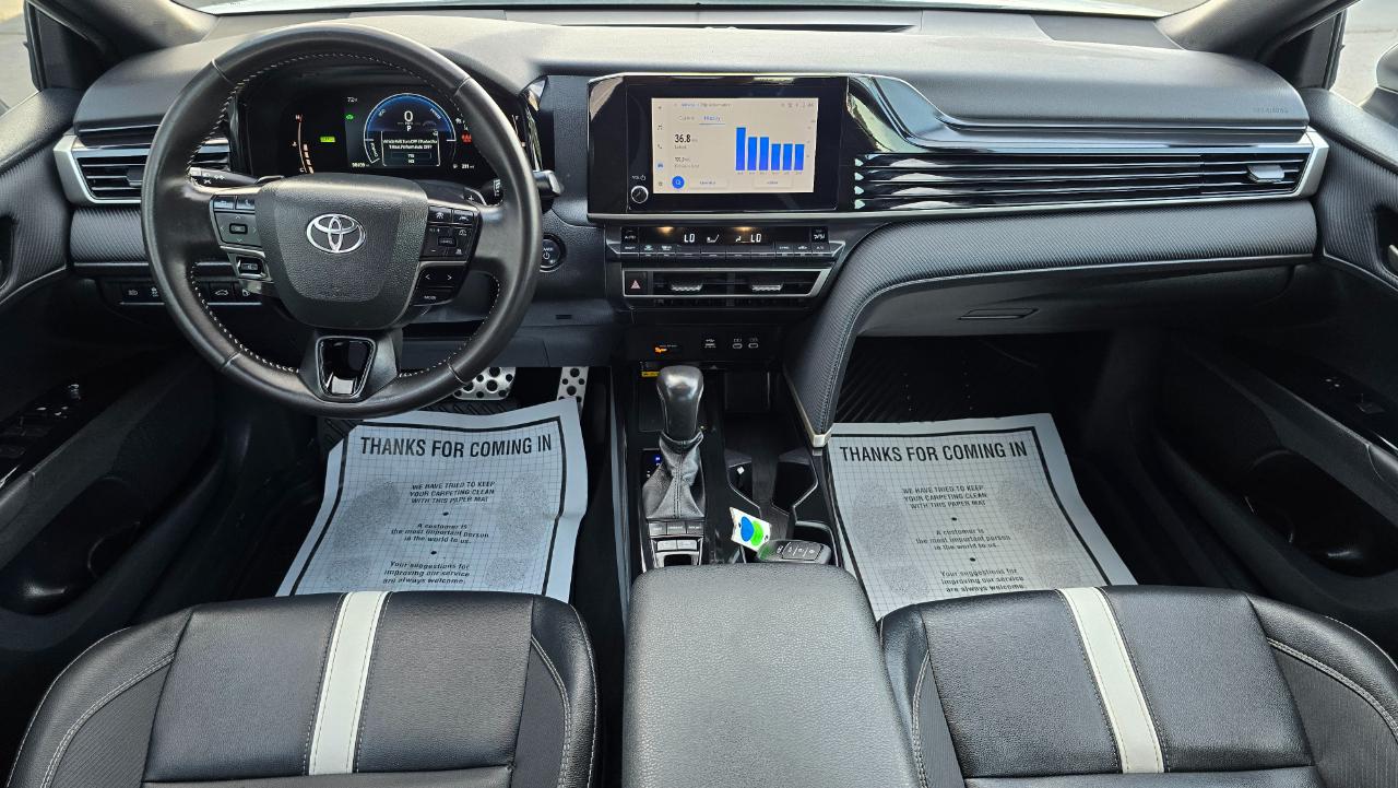Toyota Camry Hybrid XLE 2025