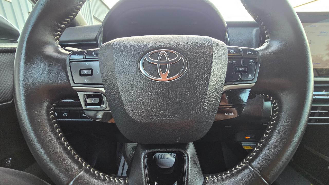 Toyota Camry Hybrid XLE 2025