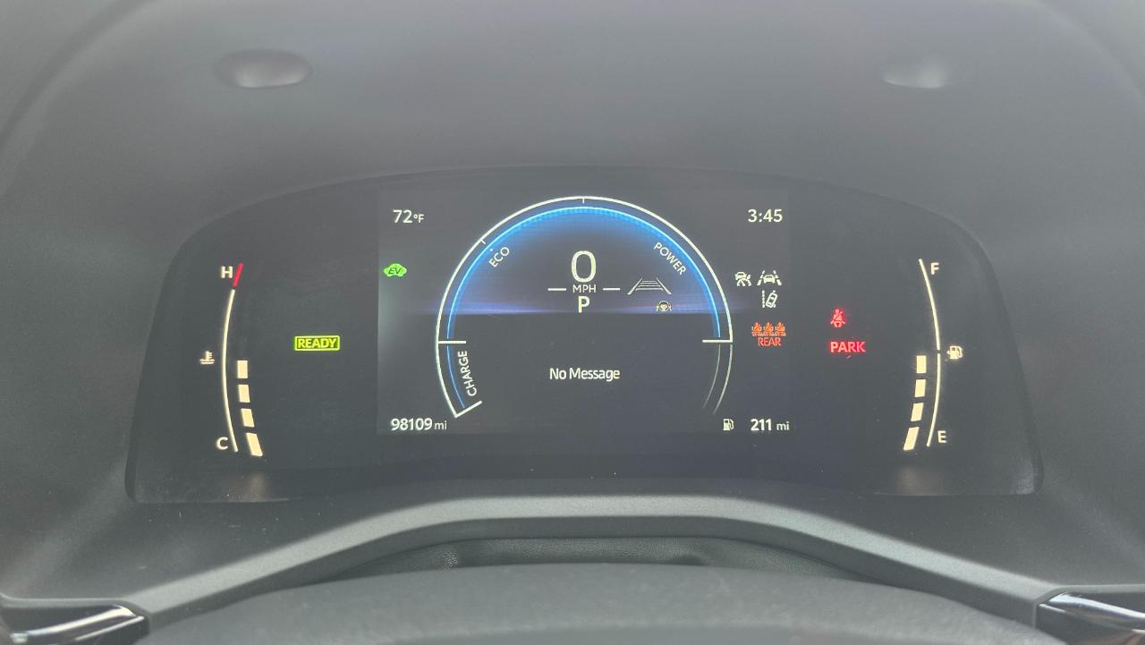 Toyota Camry Hybrid XLE 2025