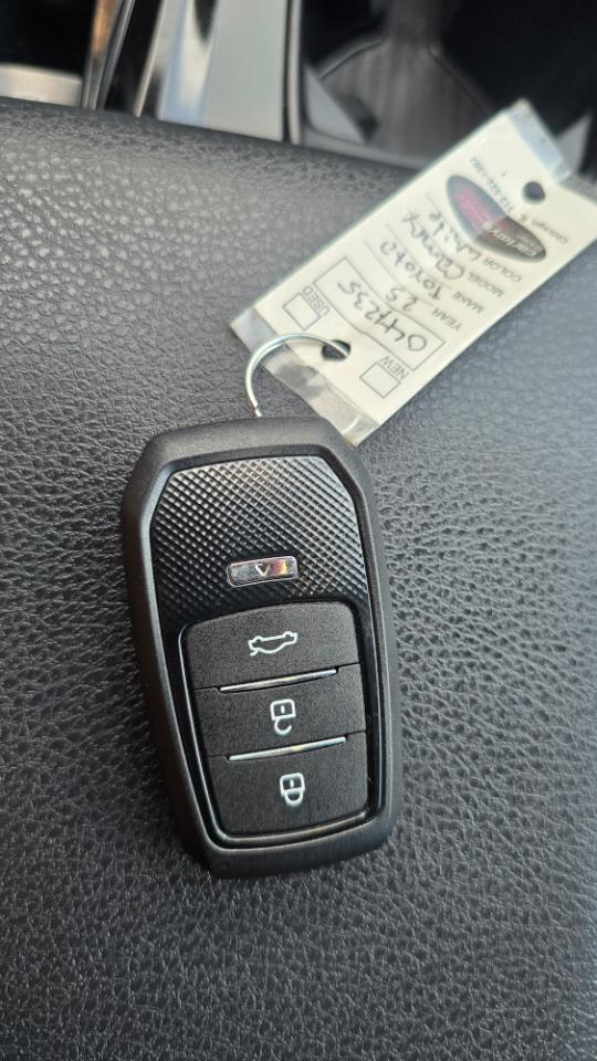 Toyota Camry Hybrid XLE 2025