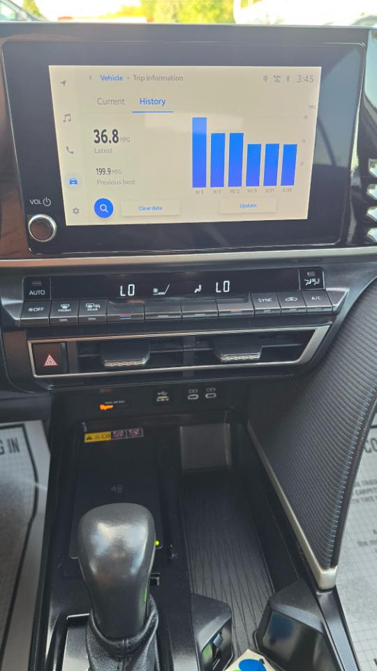 Toyota Camry Hybrid XLE 2025