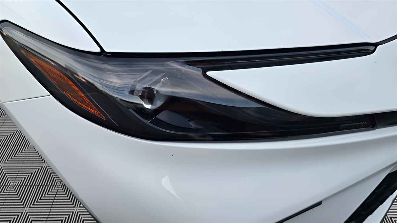 Toyota Camry Hybrid XLE 2025