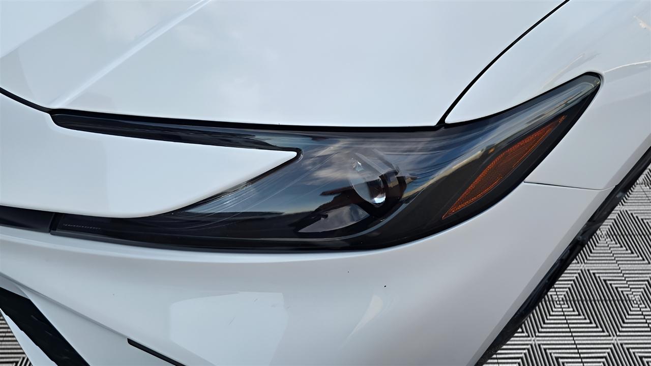 Toyota Camry Hybrid XLE 2025