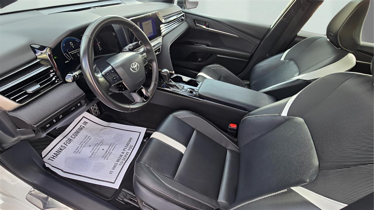 Toyota Camry Hybrid XLE 2025